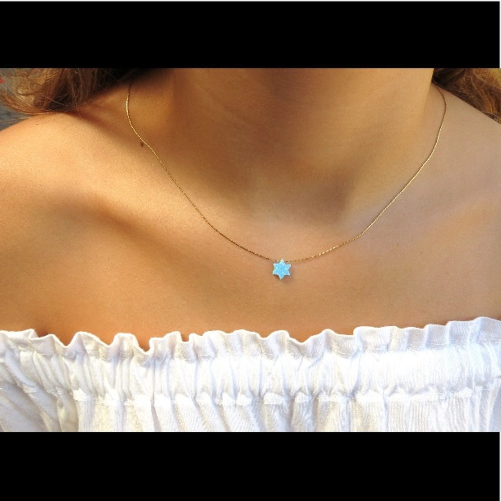 New with no tags- Opal color star w/ golden chain